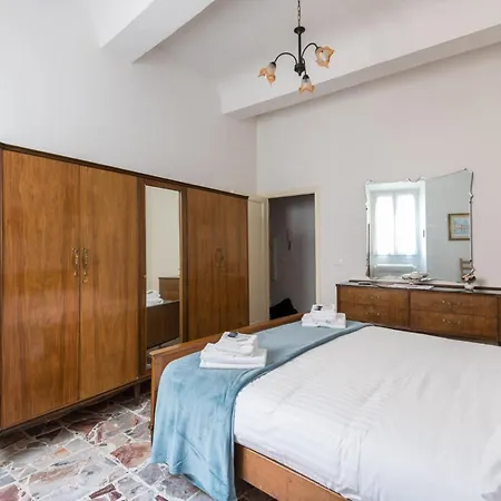 Le Grazie 1 In Apartment Florence